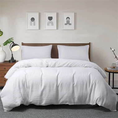 白いリネンキルトカバー